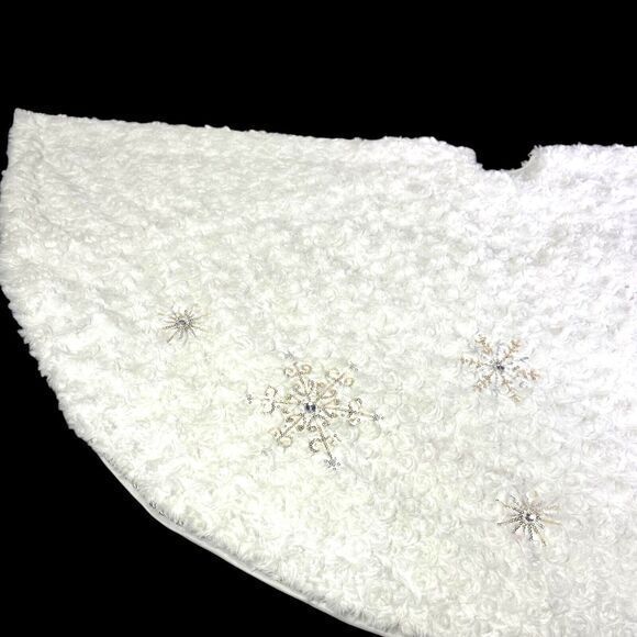 Christmas Tree Skirt 48 inches White Christmas Faux Fur Gold Snowflake Gemstones - Picture 10 of 11